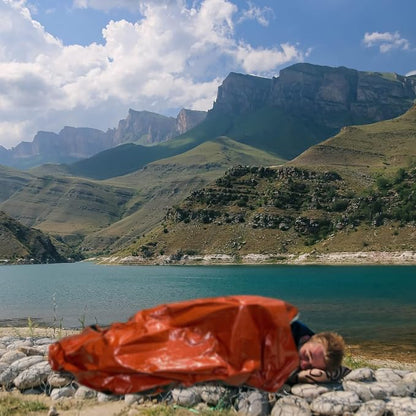 Emergency Sleeping Bags 2 Pack | Portable Emergency Blanket Survival Gear - Image 9