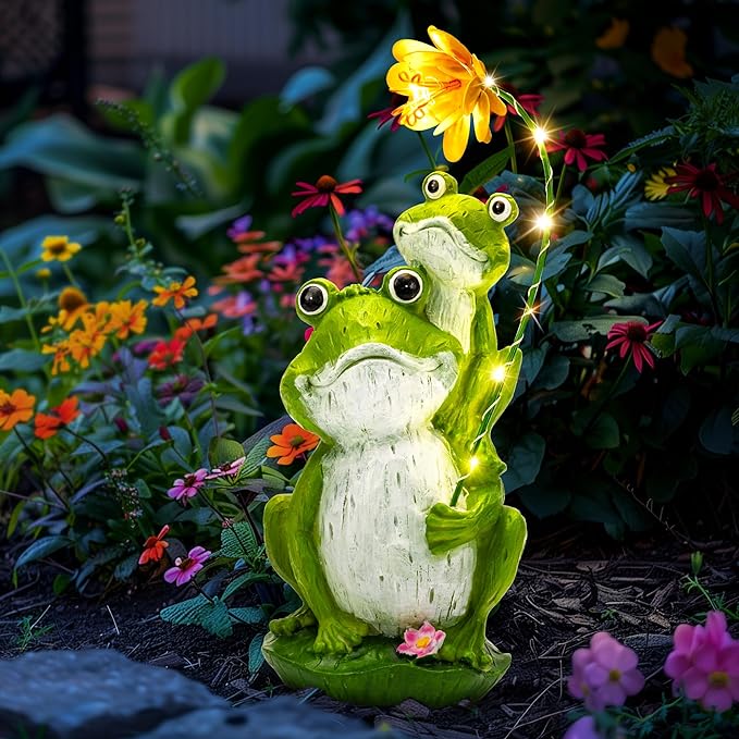 GIGALUMI Solar Garden Statues Loving Frog Garden Decor Figurine Lights by GIGALUMI