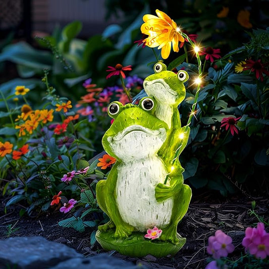 GIGALUMI Solar Garden Statues Loving Frog Garden Decor Figurine Lights by GIGALUMI